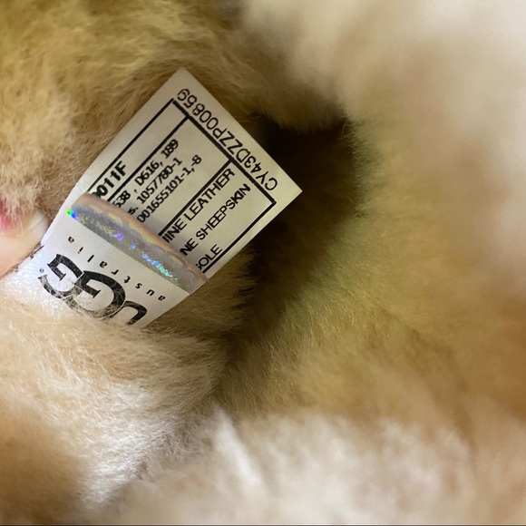 UGG BAILEY BUTTON TRIPLET II BOOT - Picture 6 of 8